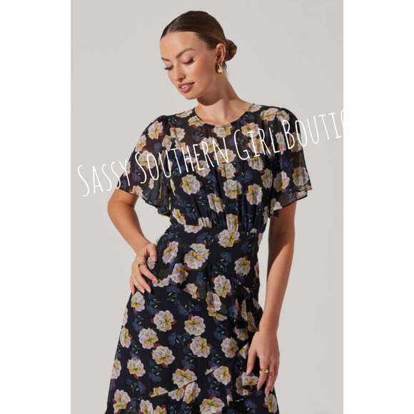 🆕⭐ASTR The Label Midnight Floral Midi Dress - Picture 5 of 15